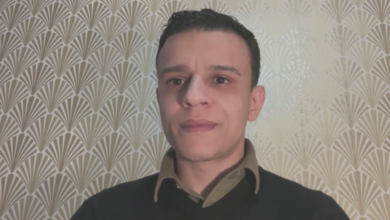 كيف يستخدم أمجد أبو كوش منشوراته لتشويه النضال الفلسطيني؟