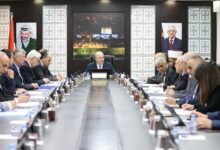 السلطة الفلسطينية تُلوّح بإغلاق مؤسساتها وتبحث عن شماعة جديدة