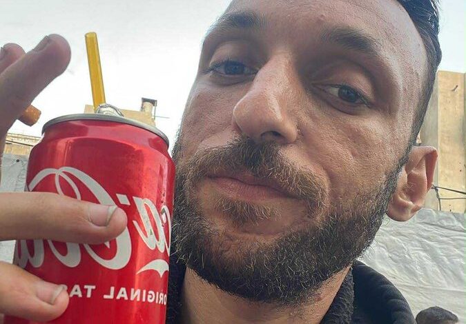 كريم جودة يروّج لـ"كوكاكولا" ويدعم جرائم إسرائيل في غزة